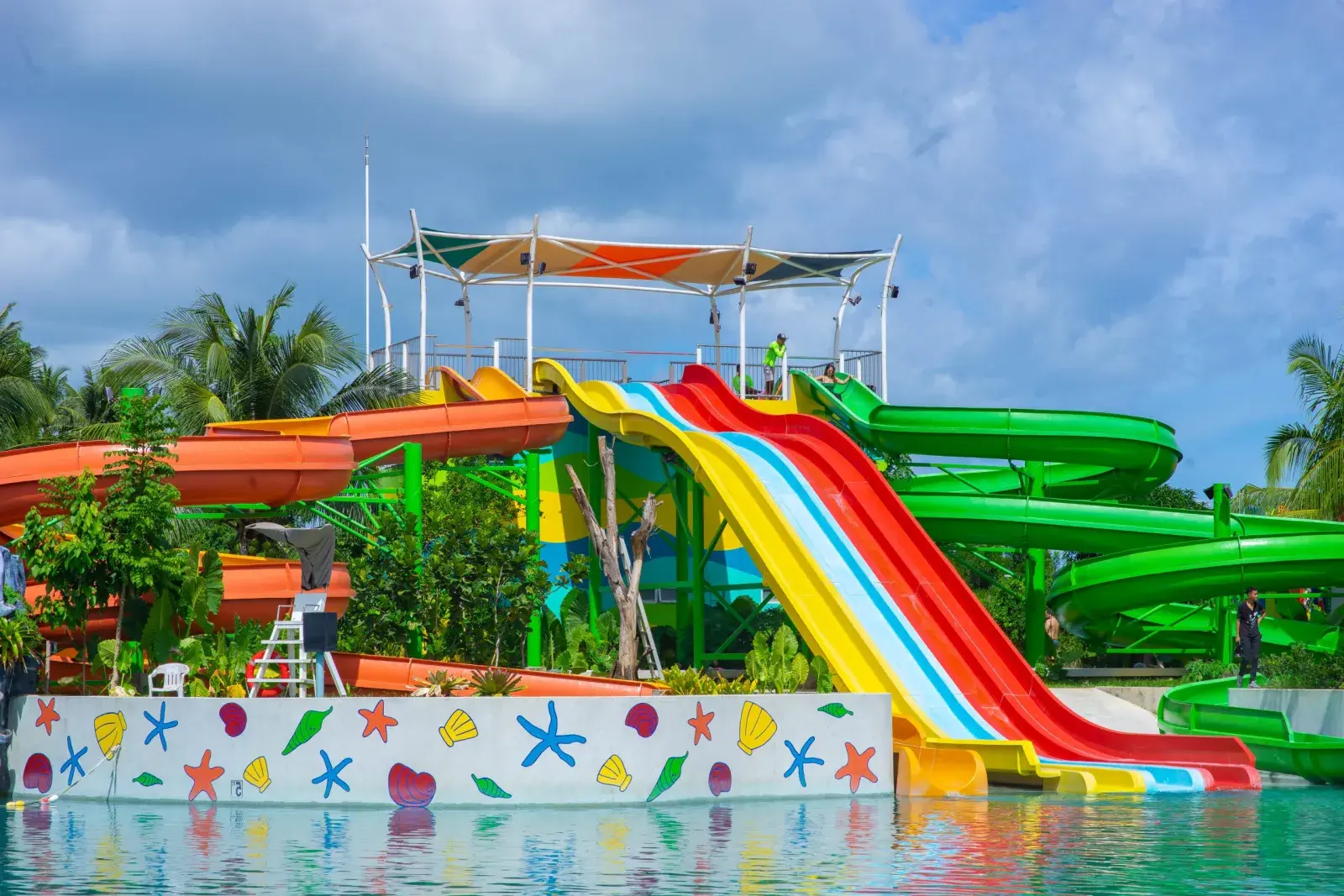 Palawan Waterpark scene